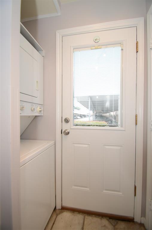 Building Photo - 6402 Del Monte Dr