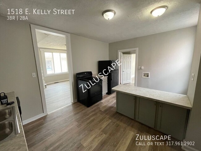 Building Photo - Half Off 1st Month Rent….1518 Kelly St. / ...