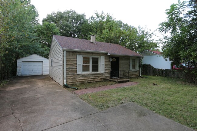 Building Photo - 3 Bedroom Arlington Woods Home!