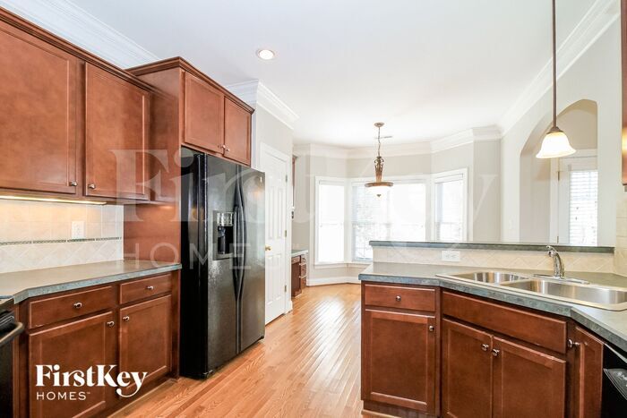 Building Photo - 2750 Chestnut Ridge Dr