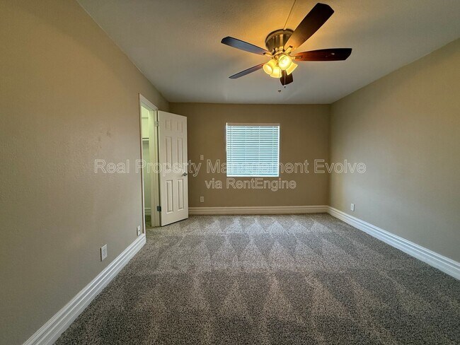 Building Photo - 3825 E Camelback Rd