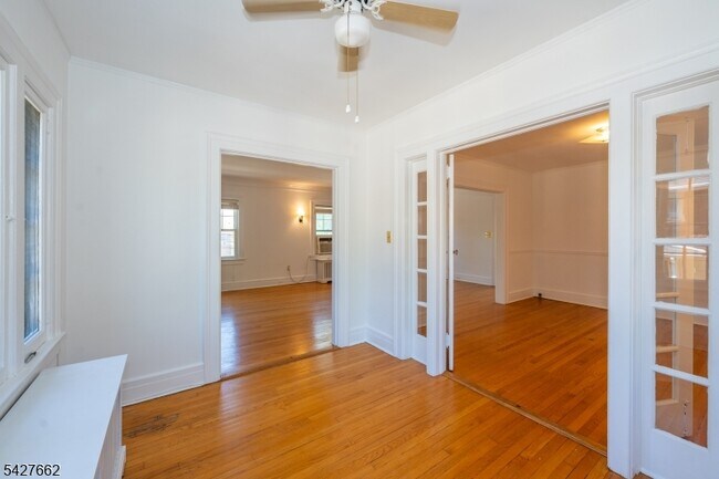 Building Photo - 200 Valley Rd