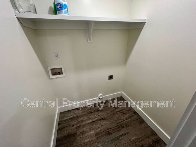 Building Photo - 32 Beverly Hills Dr