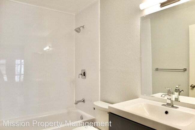 Building Photo - 2 br, 2 bath House - 39821 Cedar Blvd Unit...