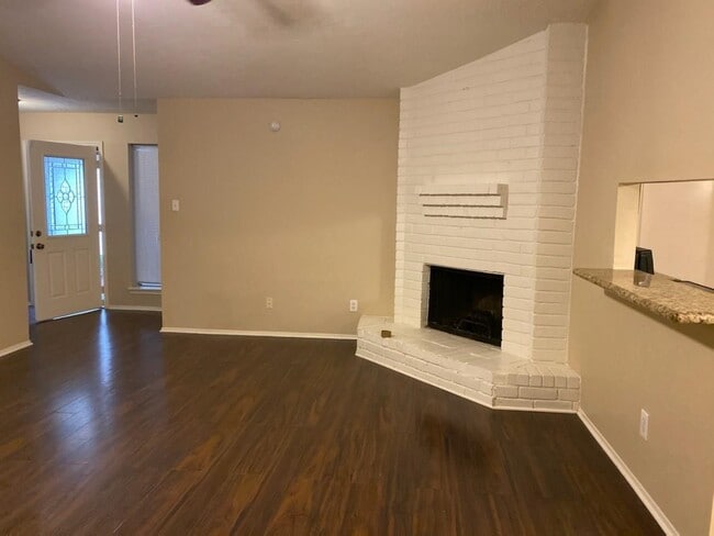 Building Photo - 18927 Droitwich Dr