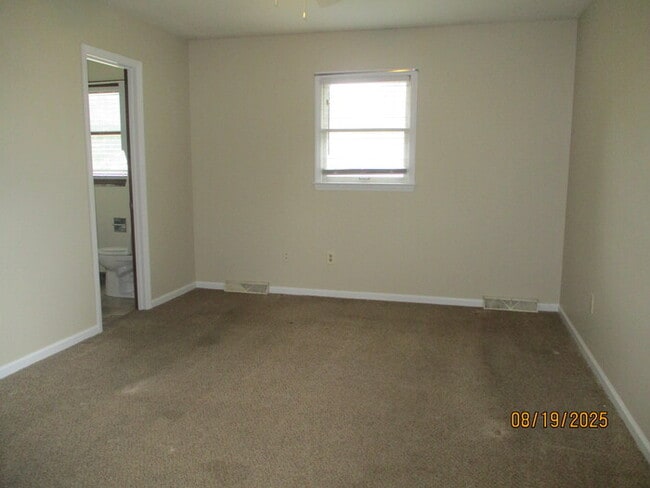 Building Photo - 1027 Rembrandt Dr SW