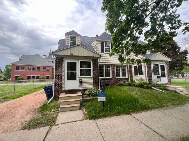 Primary Photo - 620-622-622 Henrietta St