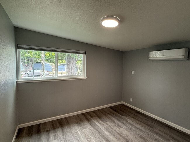 Building Photo - 4717 Beechwood Ave