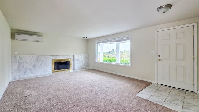Building Photo - 1022 Sunset Way