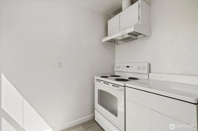Building Photo - N31 A-C