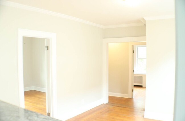 Building Photo - 312 Huntington St