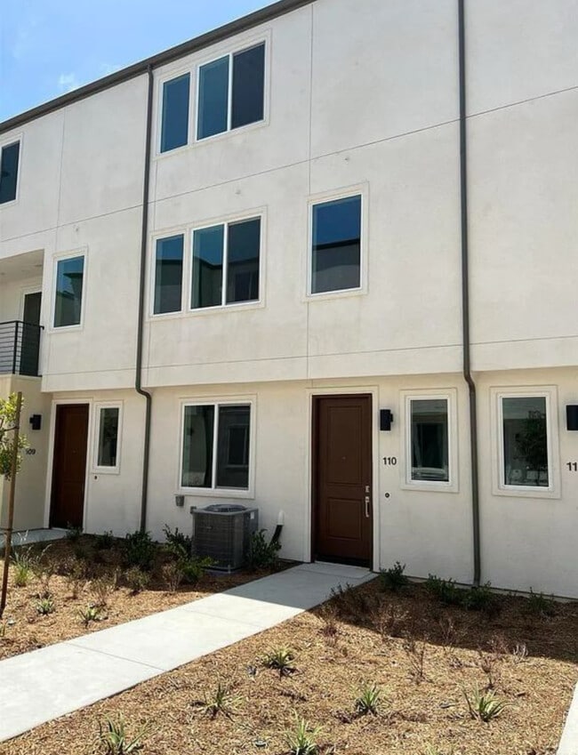 Building Photo - 5491 Seacliff Pl