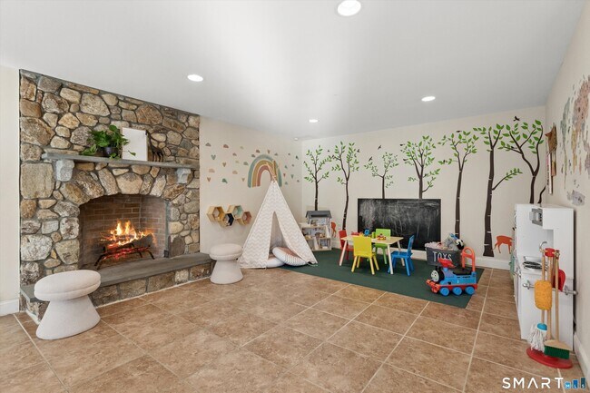 Building Photo - 166 Edward Pl