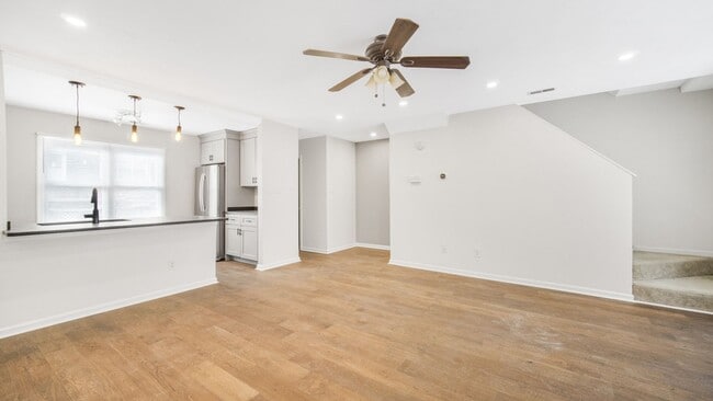 Building Photo - UPDATED 2BR/2.5 BA Condo with Garage in th...