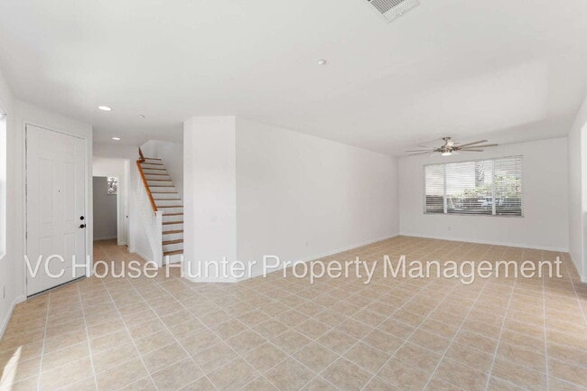 Building Photo - 4 Bedroom 2.5 Bath in Oxnard