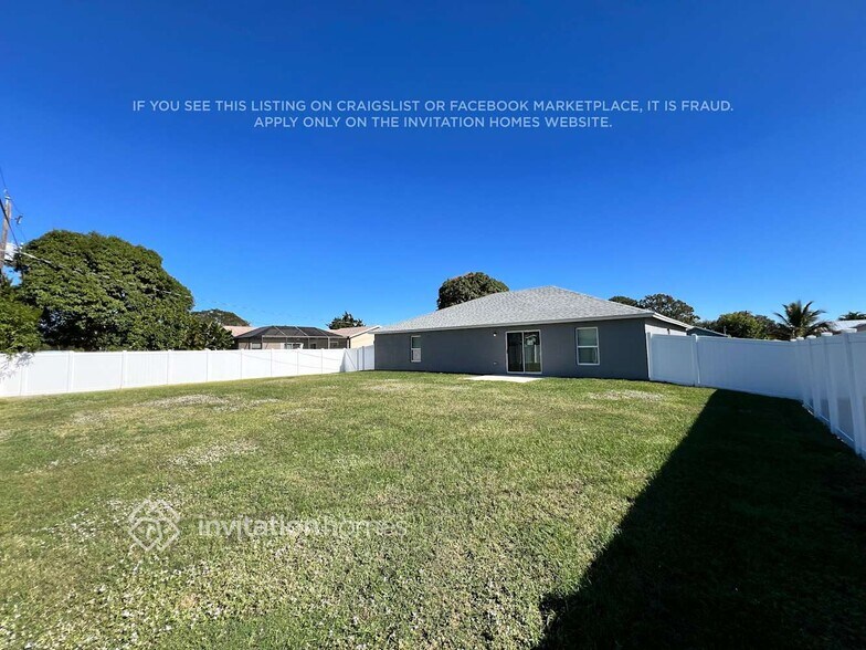 Building Photo - 1192 SW Ithaca St