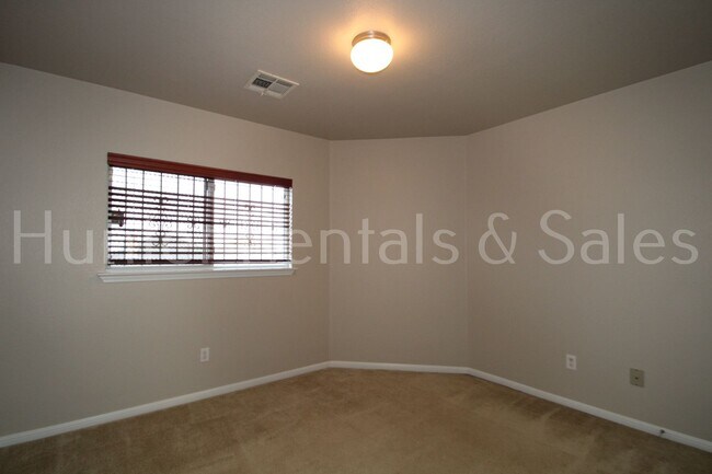 Building Photo - Bridgewood Beauty