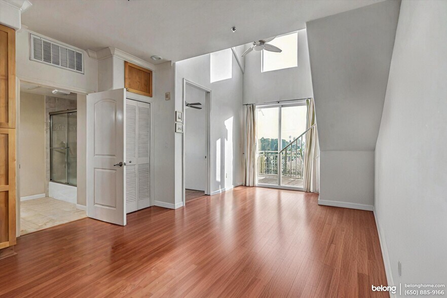 Building Photo - 2330 University Ave