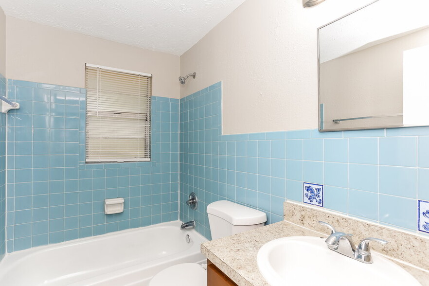 Building Photo - 11075 Bluehill Dr