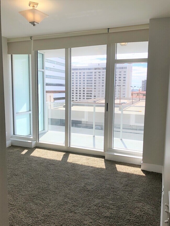Building Photo - Luxury 2BR Signature Place Condo in Downto...
