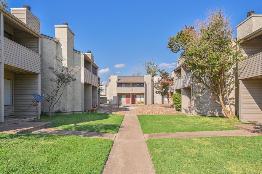 Building Photo - 1902 Dartmouth St