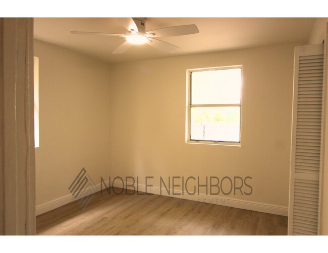 Building Photo - 1227 W 3rd St