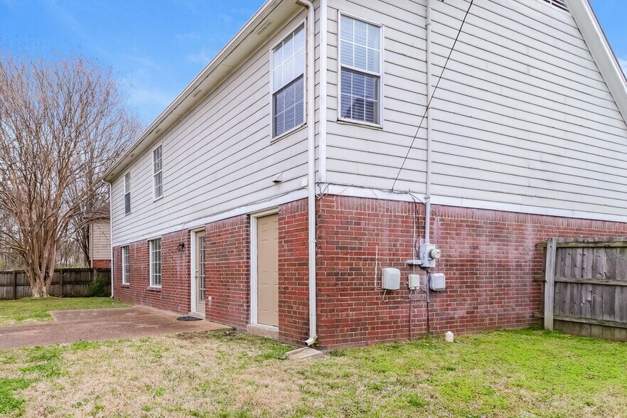 Building Photo - 1837 Black Bear Cir W