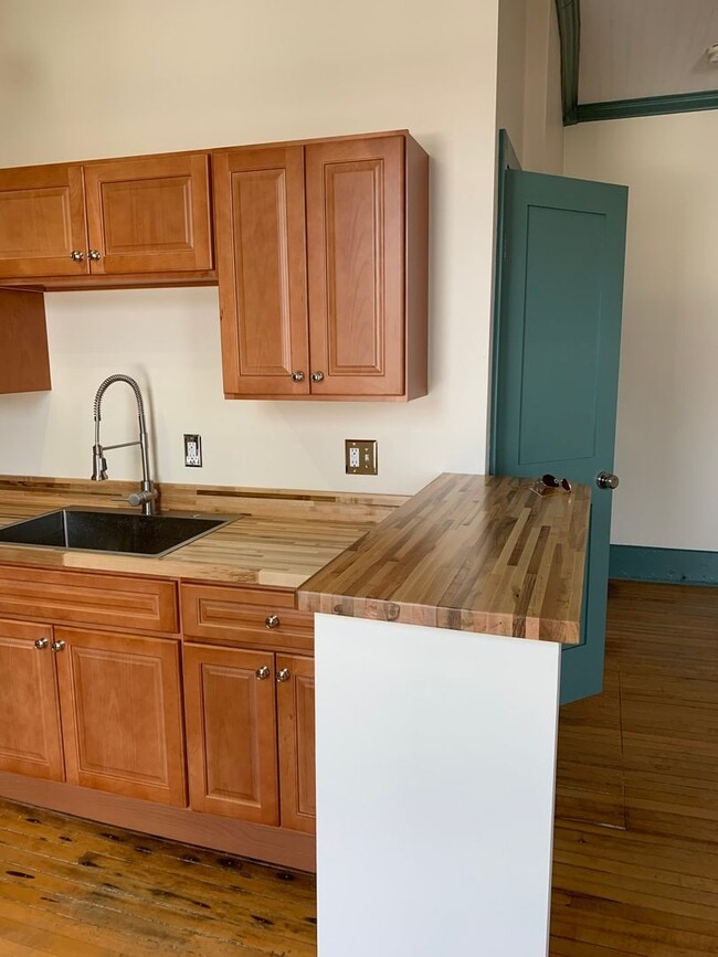 Building Photo - White Sulphur, LLC 171