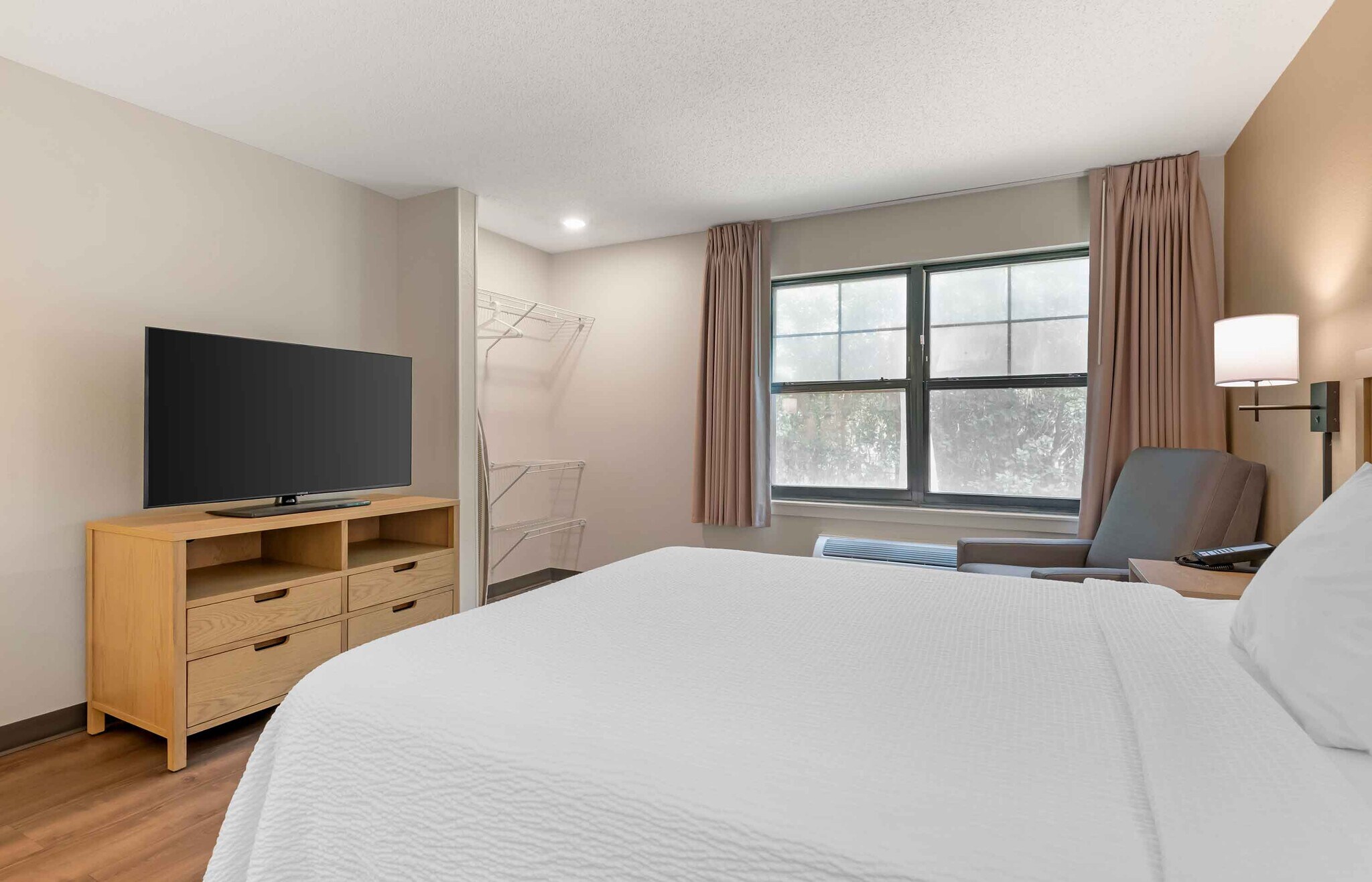 Building Photo - Furnished Studio-Jacksonville - Riverwalk - Convention Center