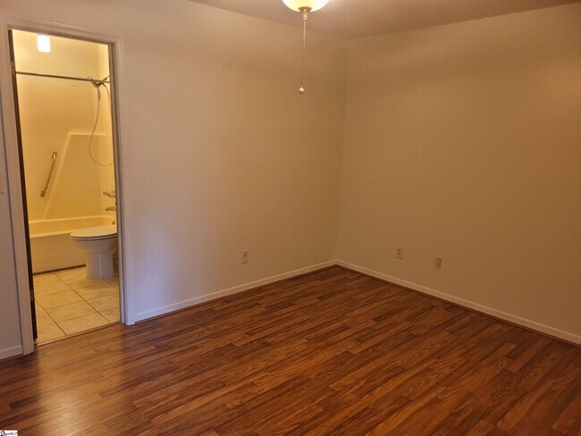 Building Photo - 99 Falcon Crest Dr