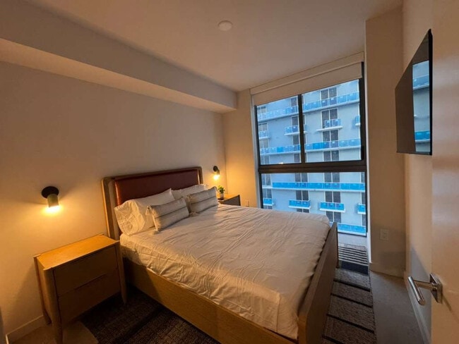 Building Photo - 11 NE 6th St