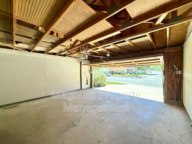 Building Photo - 45680 Clubhouse Dr