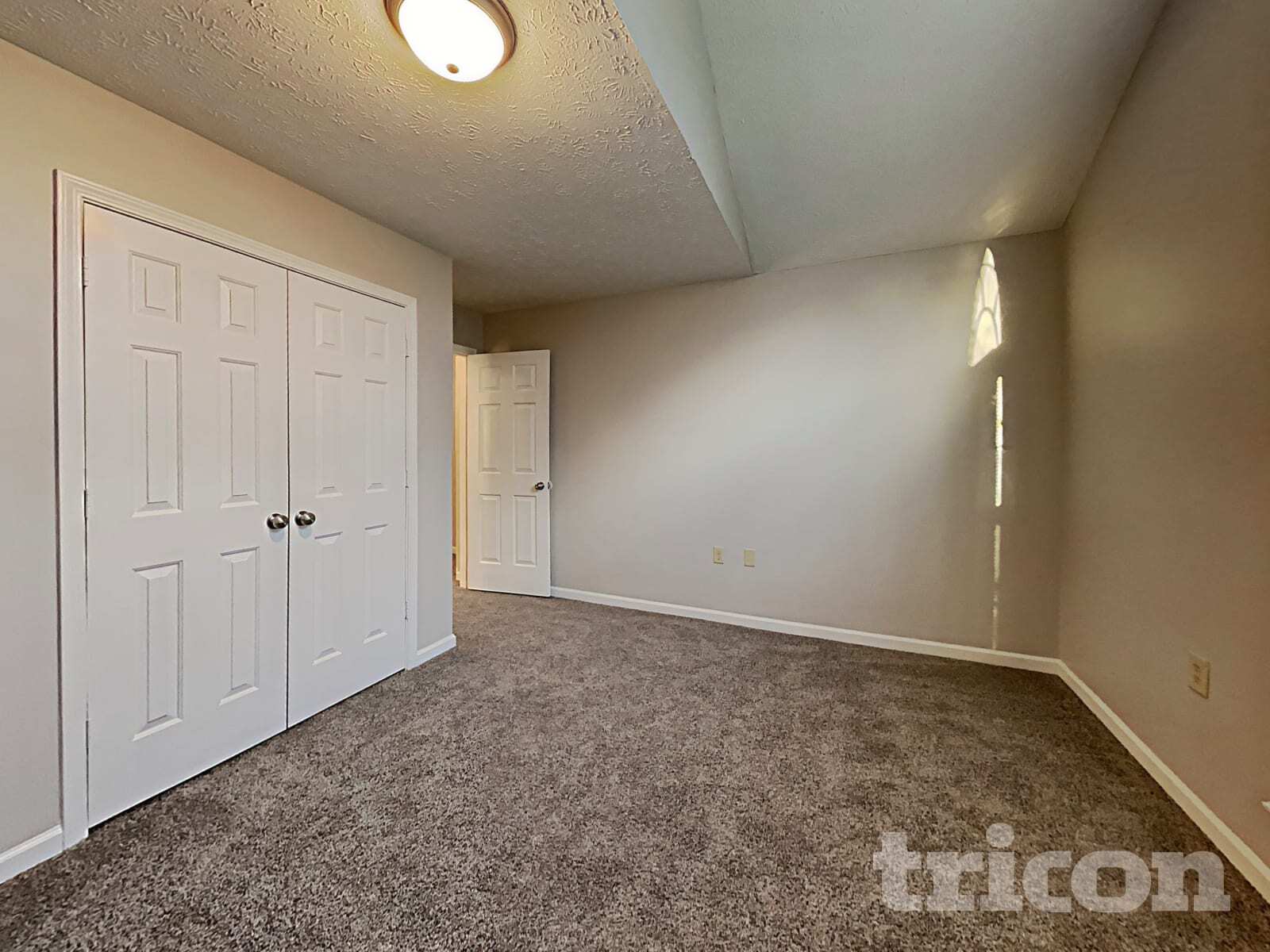 Building Photo - 910 Claiborne Ln