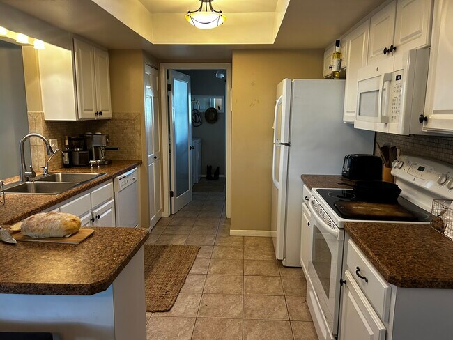 Building Photo - 1136 Peach Tree Dr