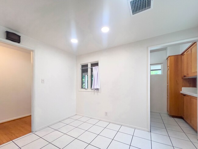 Building Photo - Spacious 3BR Home in Prime Burbank!