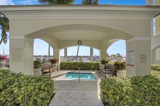 Building Photo - 806 E Windward Way