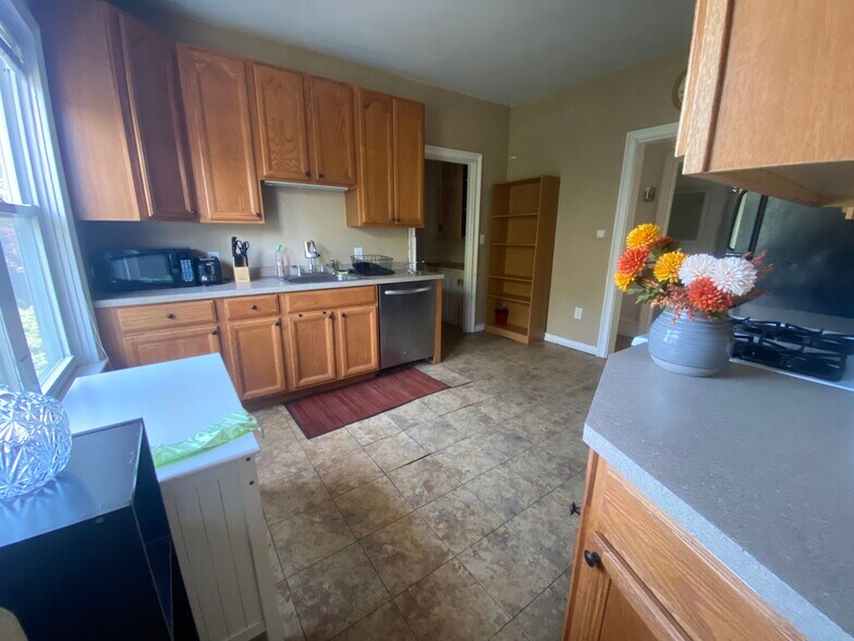 Building Photo - 86 Hilltop Ave