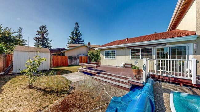 Building Photo - 848 Sprucewood Ct
