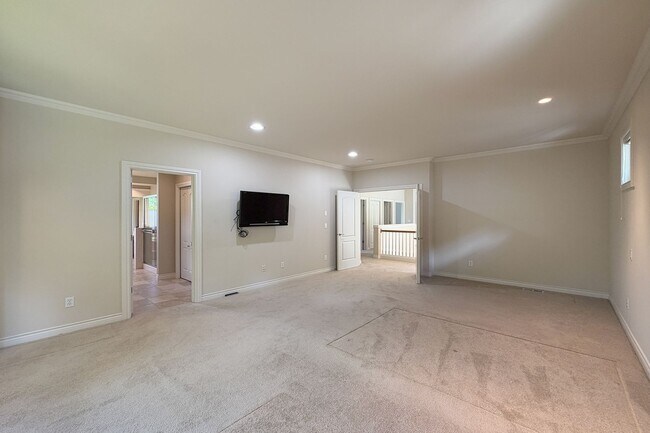 Building Photo - 3Bd/2.5Ba Redmond Home