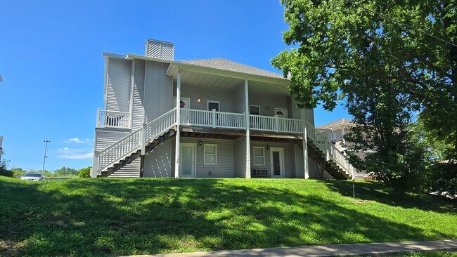Building Photo - 1 Bedroom/1 Bathroom Apartment in Fayette near CMU