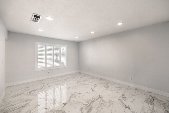 Building Photo - 3743 Lone Mesa Dr