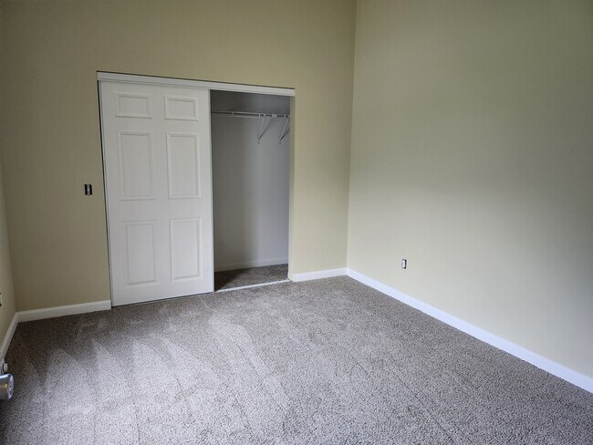 Building Photo - 301 King St