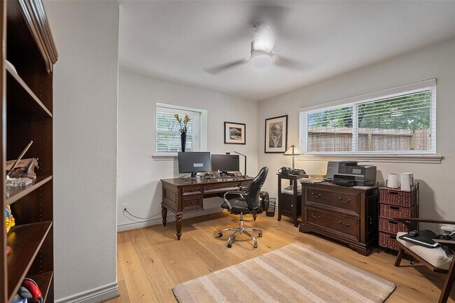 Building Photo - 1615 Maux Dr