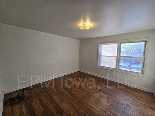 Building Photo - 261 Madison St