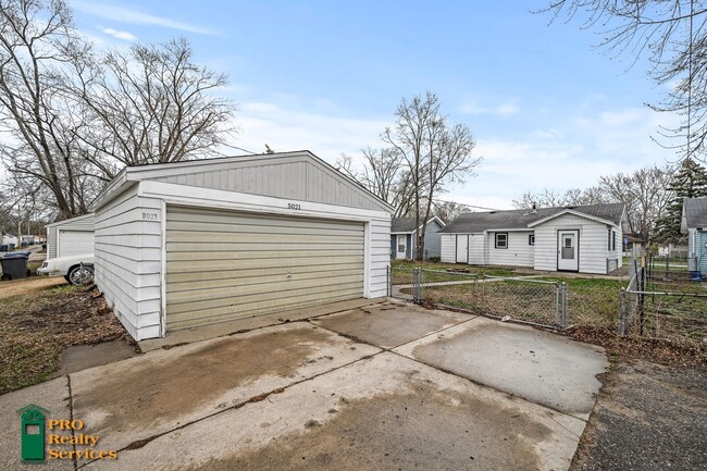 Building Photo - Recently Remodeled 2 Bedroom Home