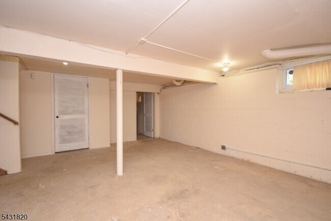 Building Photo - 511 Scotland Rd
