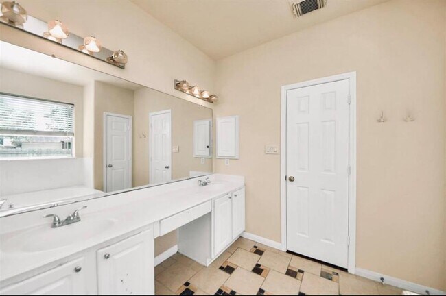 Building Photo - 6902 Sterling Meadow Dr