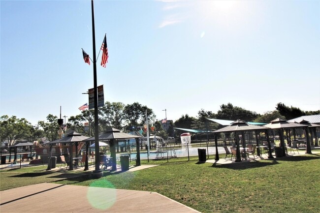 Building Photo - 806 Spinnaker Ct