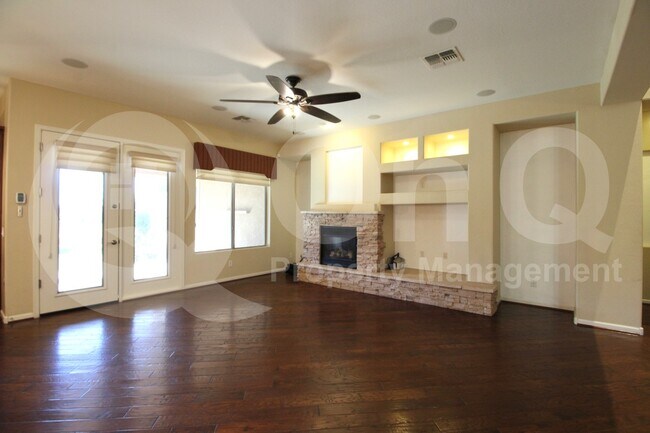 Building Photo - 28978 N 70th Dr