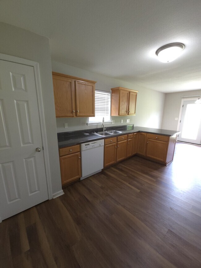 Building Photo - 105 Zippo Pine Dr